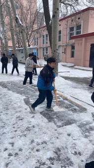 学生扫雪2